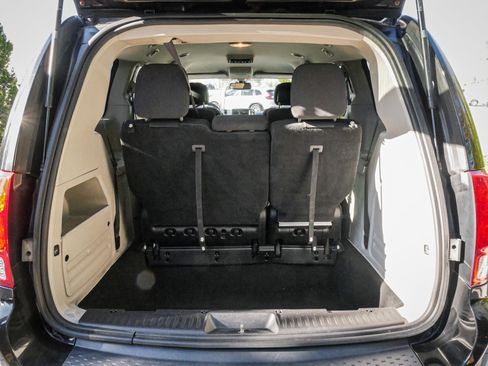 Used 2019 Dodge Grand Caravan SE w/ UConnect Hands-Free Group image 31