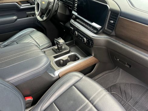 Used 2023 Chevrolet Silverado 1500 High Country w/ Technology Package image 18