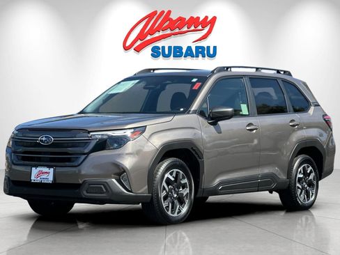 Used 2025 Subaru Forester Premium AWD/4WD image 9