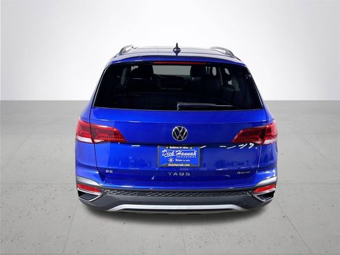 Certified 2024 Volkswagen Taos SE w/ Panoramic Sunroof Package image 7