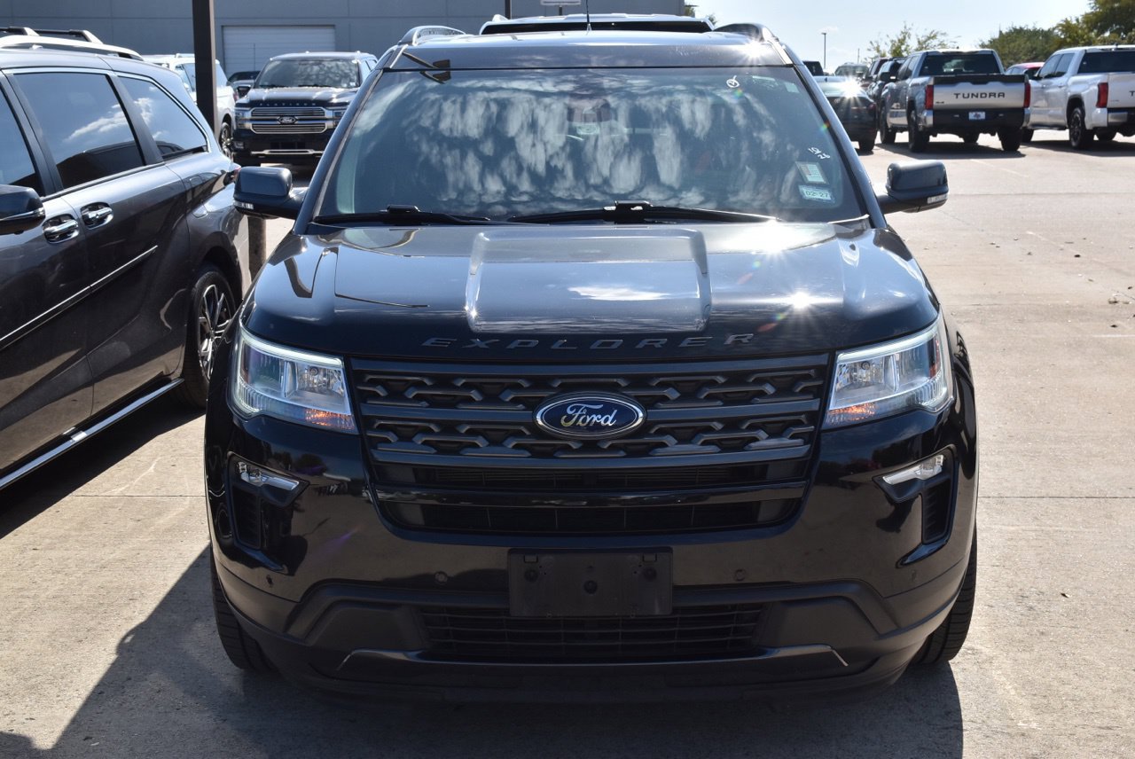 Used 2019 Ford Explorer XLT w/ Equipment Group 202A FWD image 3