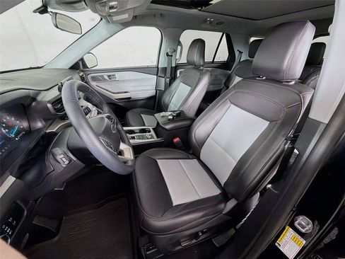 Used 2024 Ford Explorer XLT w/ Equipment Group 202A AWD/4WD image 2
