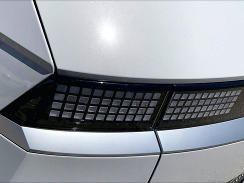 Used 2024 Hyundai Ioniq 5 SE RWD image 27