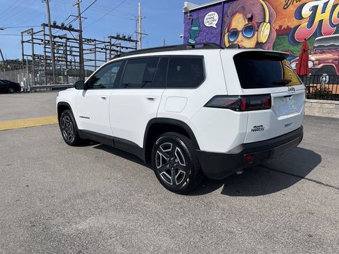 Used 2026 Jeep Cherokee Laredo AWD/4WD image 3