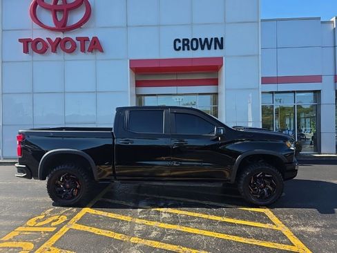 Used 2023 Chevrolet Silverado 1500 ZR2 w/ Technology Package AWD/4WD image 2