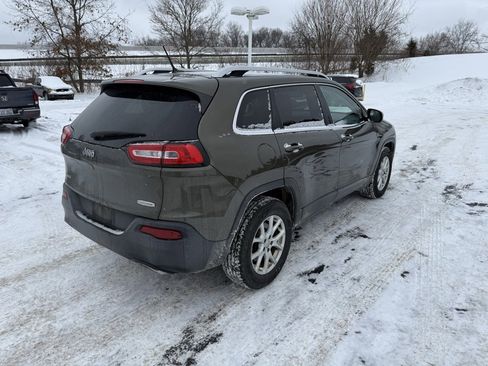 Used 2016 Jeep Cherokee Latitude w/ Cold Weather Group image 3