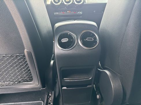 Used 2020 Mercedes-Benz GLB 250 image 17