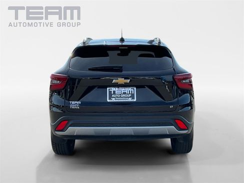 Used 2025 Chevrolet Trax LT w/ Driver Confidence Package image 6