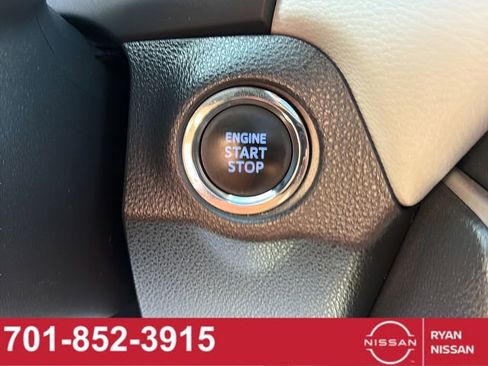 Used 2020 Toyota RAV4 Limited AWD/4WD image 18