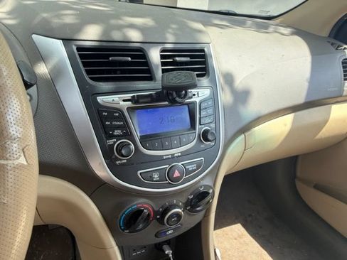 Used 2013 Hyundai Accent GLS FWD image 9