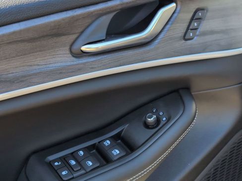 New 2025 Jeep Grand Cherokee L Limited image 12