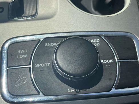 Used 2012 Jeep Grand Cherokee Limited image 29