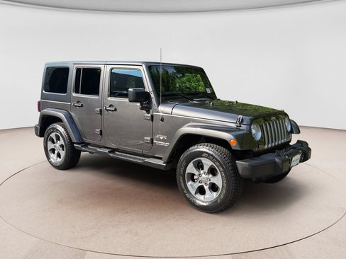 Used 2017 Jeep Wrangler Unlimited Sahara w/ Dual Top Group AWD/4WD image 7