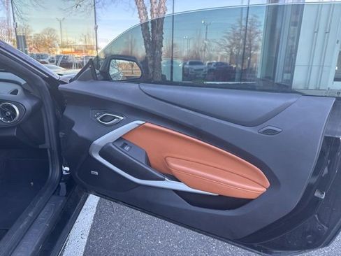 Used 2021 Chevrolet Camaro LT w/ Technology Package image 21