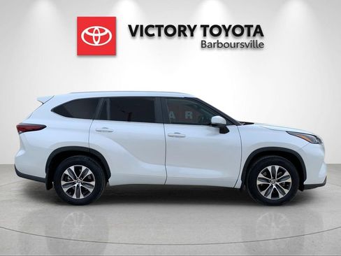 Used 2024 Toyota Highlander XLE image 6