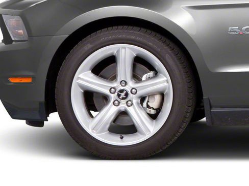 Used 2010 Ford Mustang Coupe RWD image 12