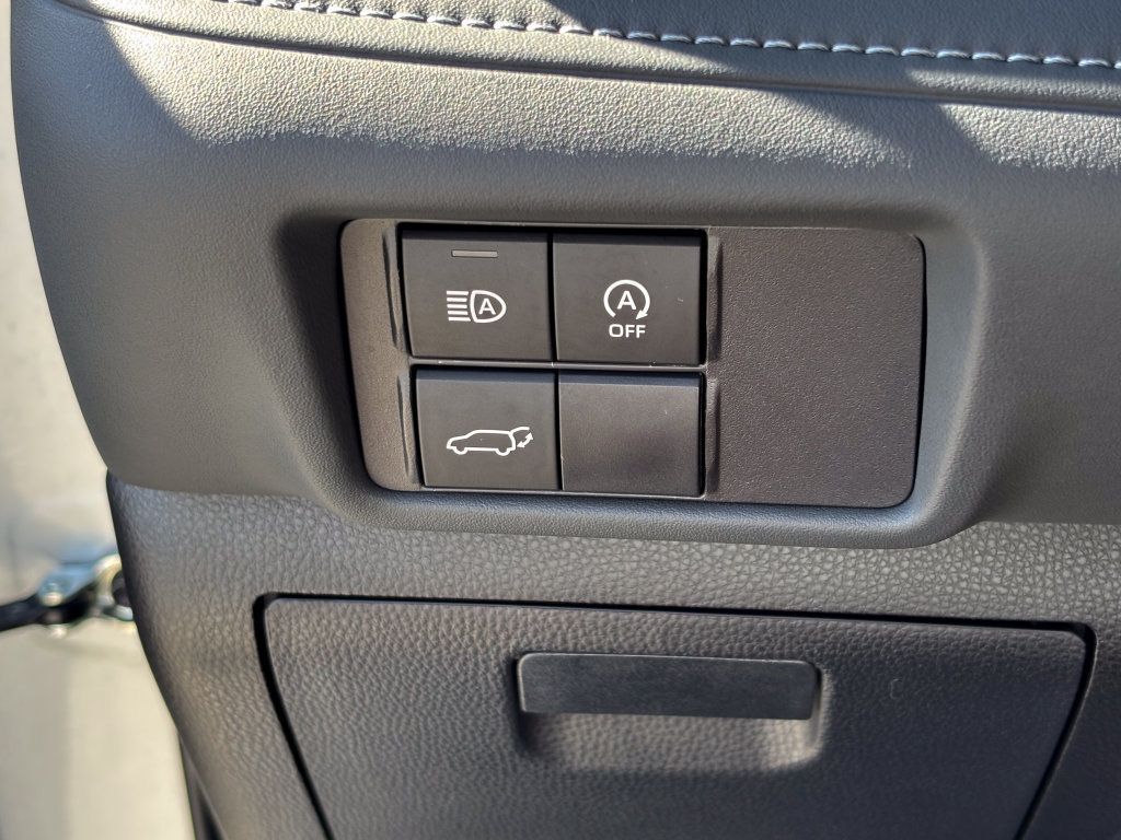 Used 2025 Toyota Highlander XLE AWD/4WD image 25