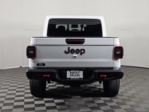 Used 2025 Jeep Gladiator Rubicon w/ Convenience Group AWD/4WD image 4