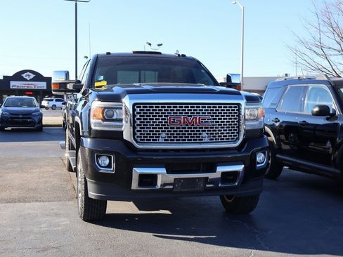 Used 2016 GMC Sierra 2500 Denali w/ Duramax Plus Package image 3