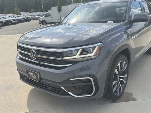 Used 2021 Volkswagen Atlas Cross Sport SEL R-Line w/ Cross Sport MDO Package AWD/4WD image 6