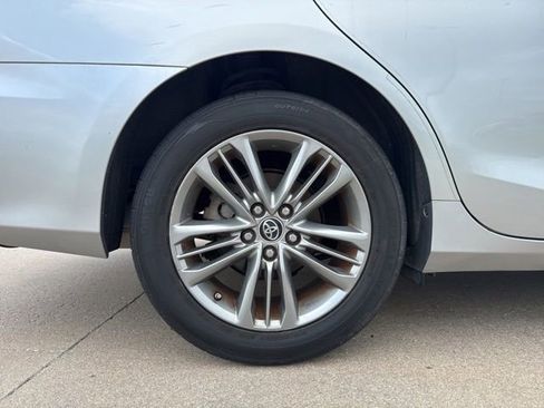 Used 2015 Toyota Camry SE FWD image 11