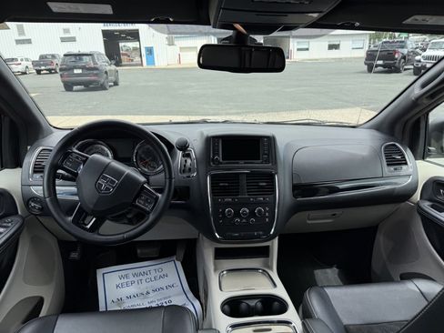 Used 2019 Dodge Grand Caravan SXT FWD image 19