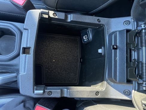 Used 2019 Jeep Wrangler Unlimited Sahara image 31