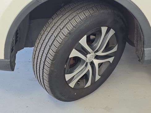 Used 2018 Toyota RAV4 LE image 29