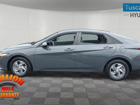 Used 2024 Hyundai Elantra SE FWD image 4