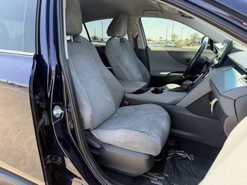 Used 2022 Toyota Venza LE AWD/4WD image 13