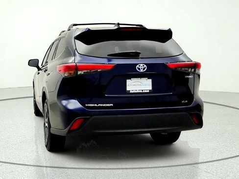 Used 2020 Toyota Highlander XLE FWD image 6