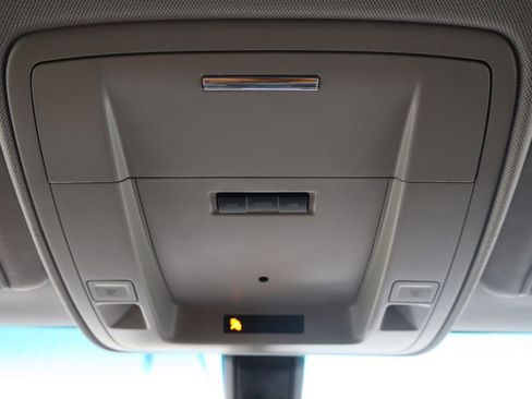 Used 2015 Chevrolet Suburban LS image 16