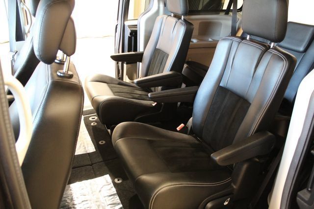 Used 2017 Dodge Grand Caravan SXT FWD image 19