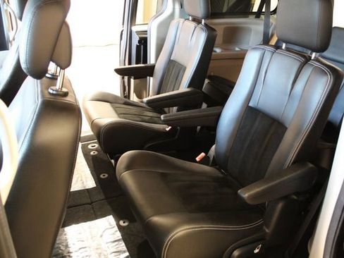 Used 2017 Dodge Grand Caravan SXT image 19