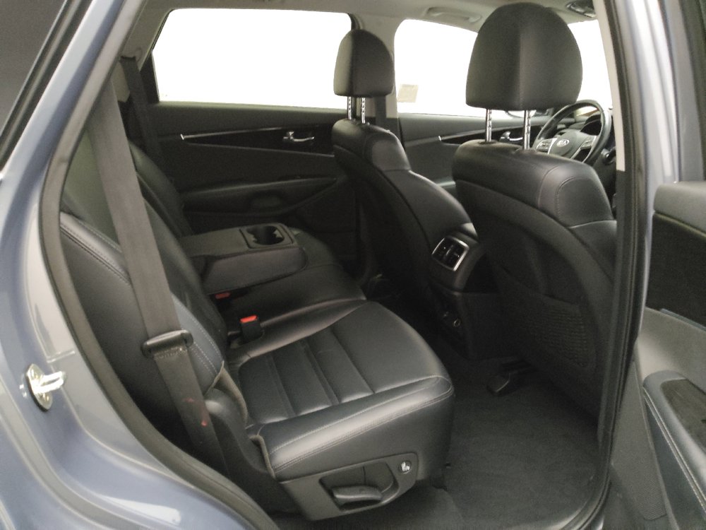 Used 2020 Kia Sorento EX FWD image 19
