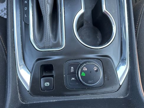 Used 2020 Chevrolet Traverse LT w/ Driver Confidence II Package image 16