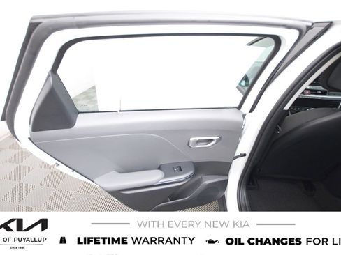 New 2025 Kia K4 LXS image 11