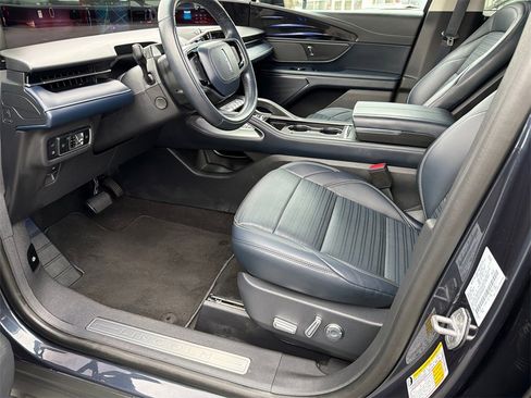 Used 2024 Lincoln Nautilus Reserve image 9