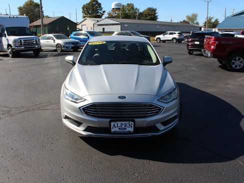 Used 2018 Ford Fusion S image 2
