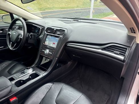 Used 2017 Ford Fusion SE FWD image 33