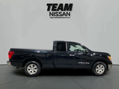 Used 2018 Nissan Titan SV image 8