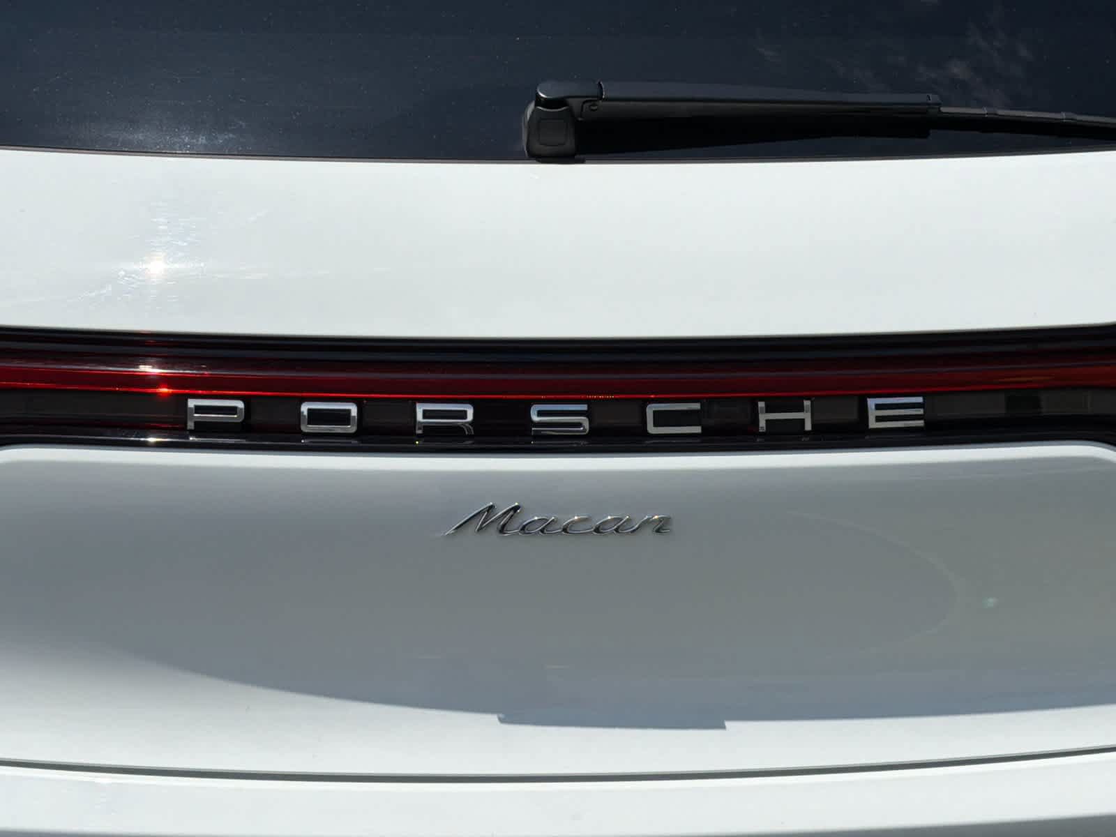 Certified 2023 Porsche Macan AWD/4WD image 32
