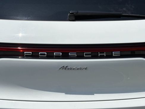 Certified 2023 Porsche Macan AWD/4WD image 32