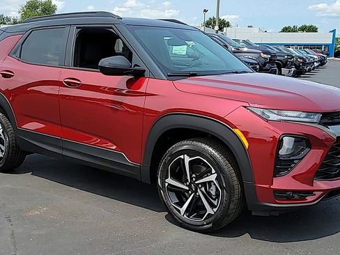 Used 2023 Chevrolet TrailBlazer RS w/ Convenience Package AWD/4WD image 2