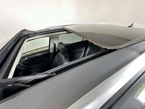 Used 2022 Volkswagen Tiguan SE AWD/4WD image 14