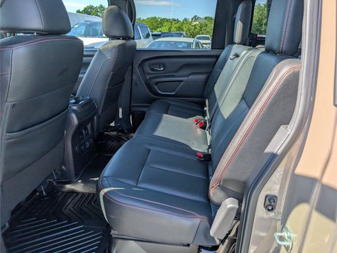 Used 2022 Nissan Titan PRO-4X w/ Pro-4x Convenience Package AWD/4WD image 14