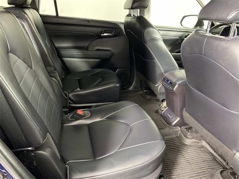 Used 2023 Toyota Highlander XLE image 12