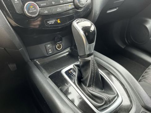 Used 2017 Nissan Rogue SV w/ SV Premium Package AWD/4WD image 21
