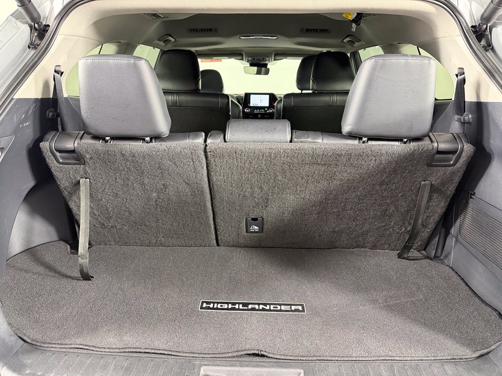 Used 2025 Toyota Highlander XLE FWD image 19