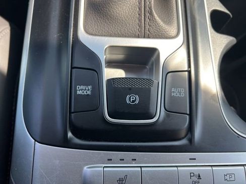 Certified 2024 Kia Carnival LX image 23